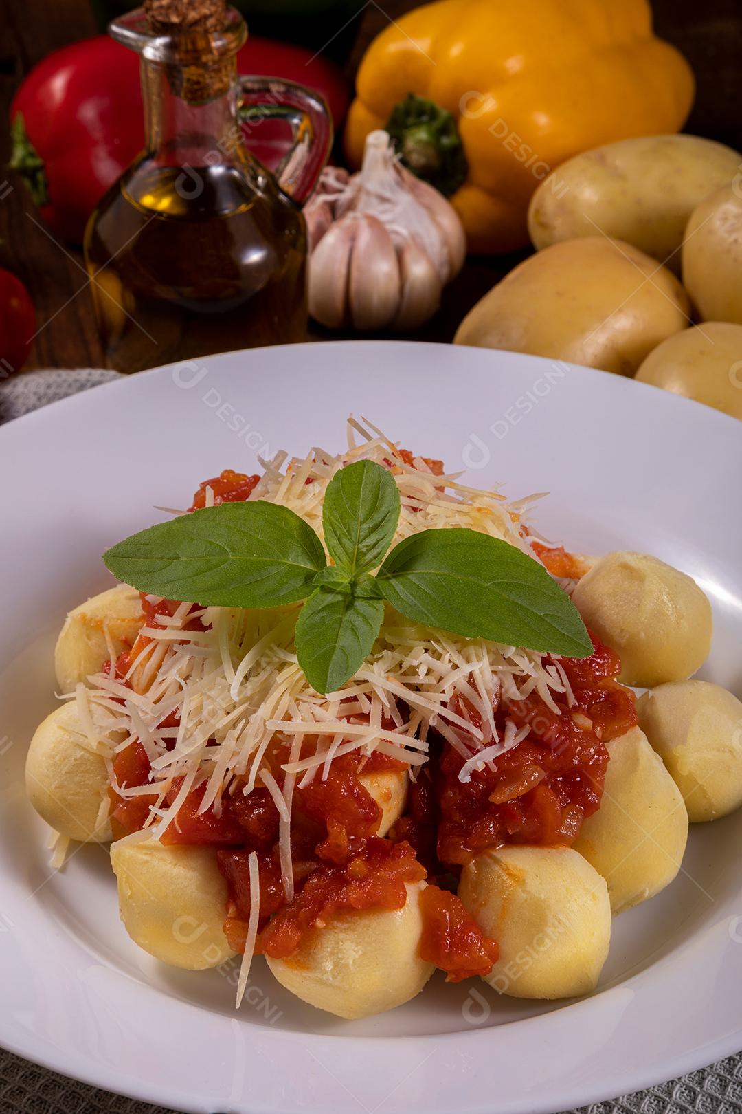 Restaurante Nhoque Vermelho E Bolonhesa Imagem JPG