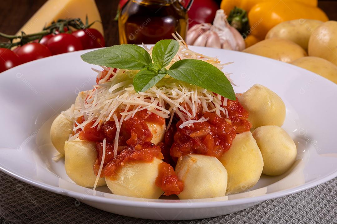 Restaurante Nhoque Vermelho E Bolonhesa Imagem JPG