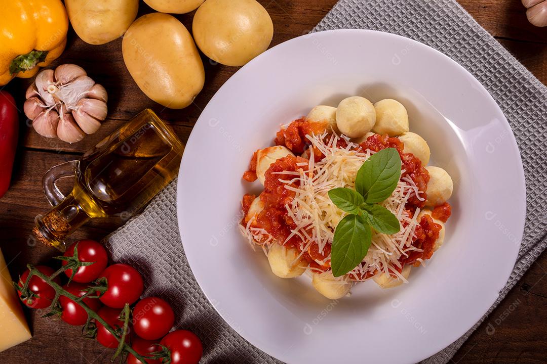 Restaurante Nhoque Vermelho E Bolonhesa Imagem JPG