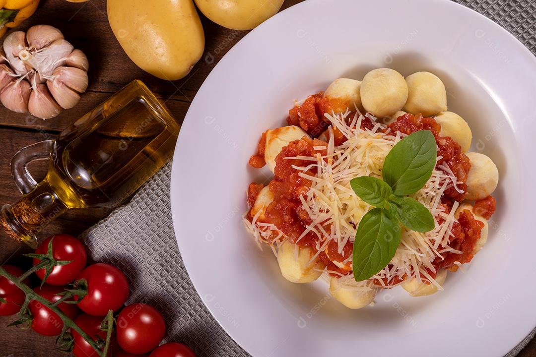 Restaurante Nhoque Vermelho E Bolonhesa Imagem JPG