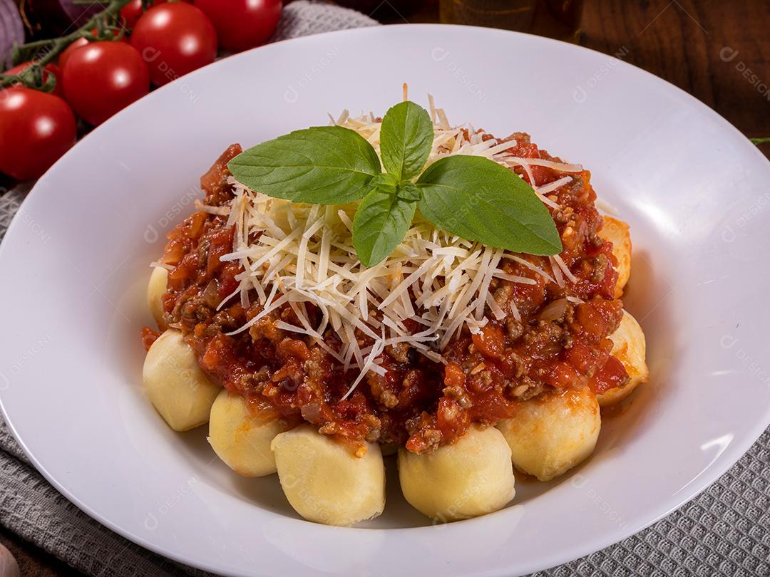 Restaurante Nhoque Vermelho E Bolonhesa Imagem JPG