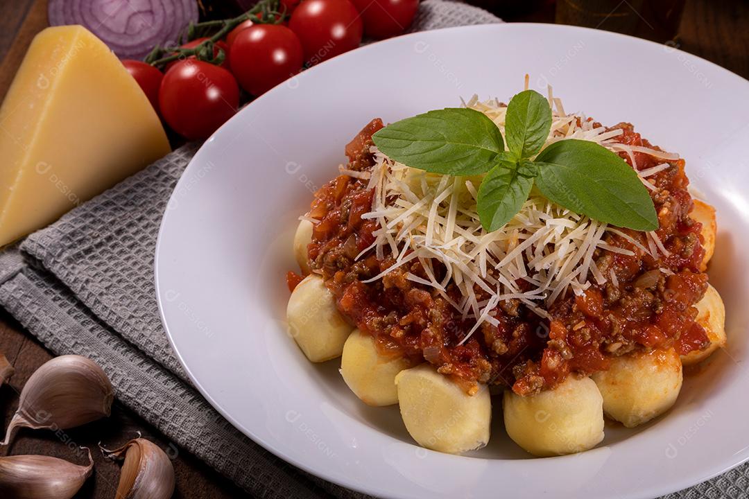 Restaurante Nhoque Vermelho E Bolonhesa Imagem JPG