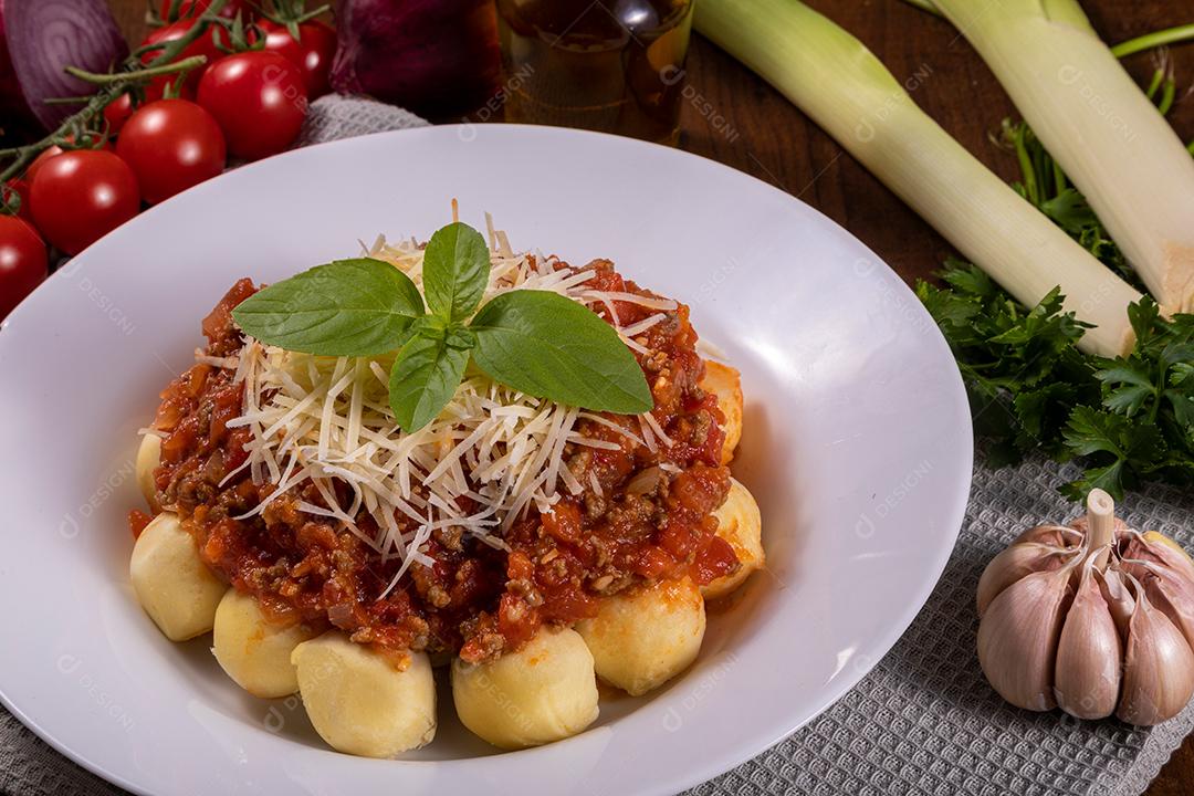 Restaurante Nhoque Vermelho E Bolonhesa Imagem JPG