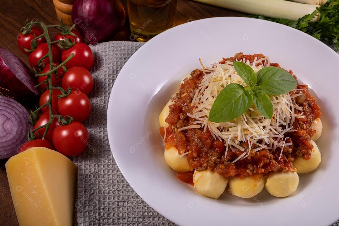 Restaurante Nhoque Vermelho E Bolonhesa Imagem JPG