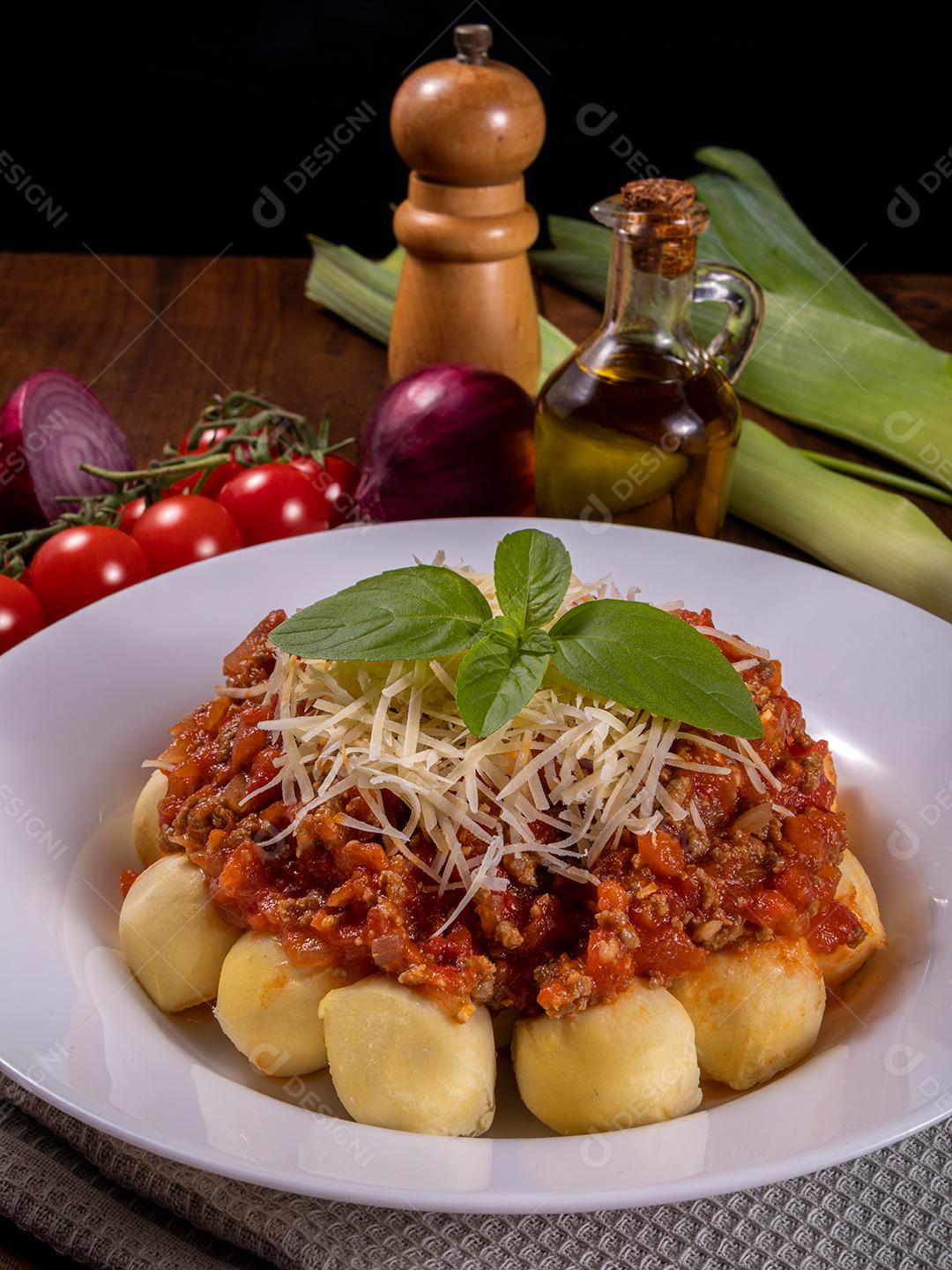 Restaurante Nhoque Vermelho E Bolonhesa Imagem JPG