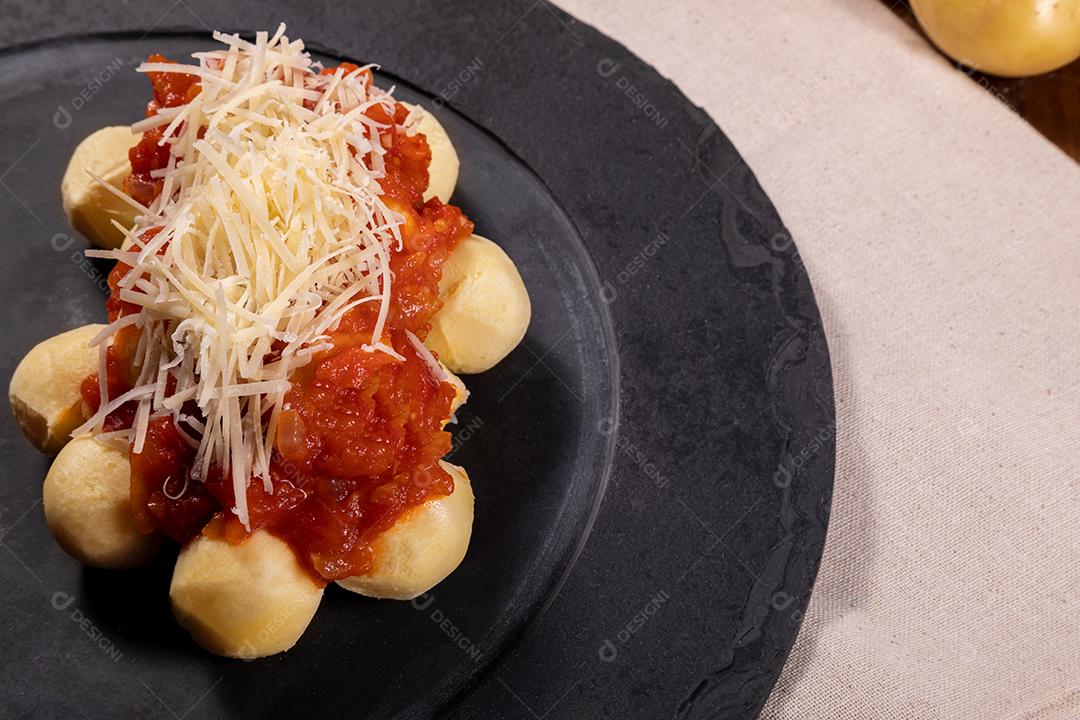 Restaurante Nhoque Vermelho E Bolonhesa Imagem JPG