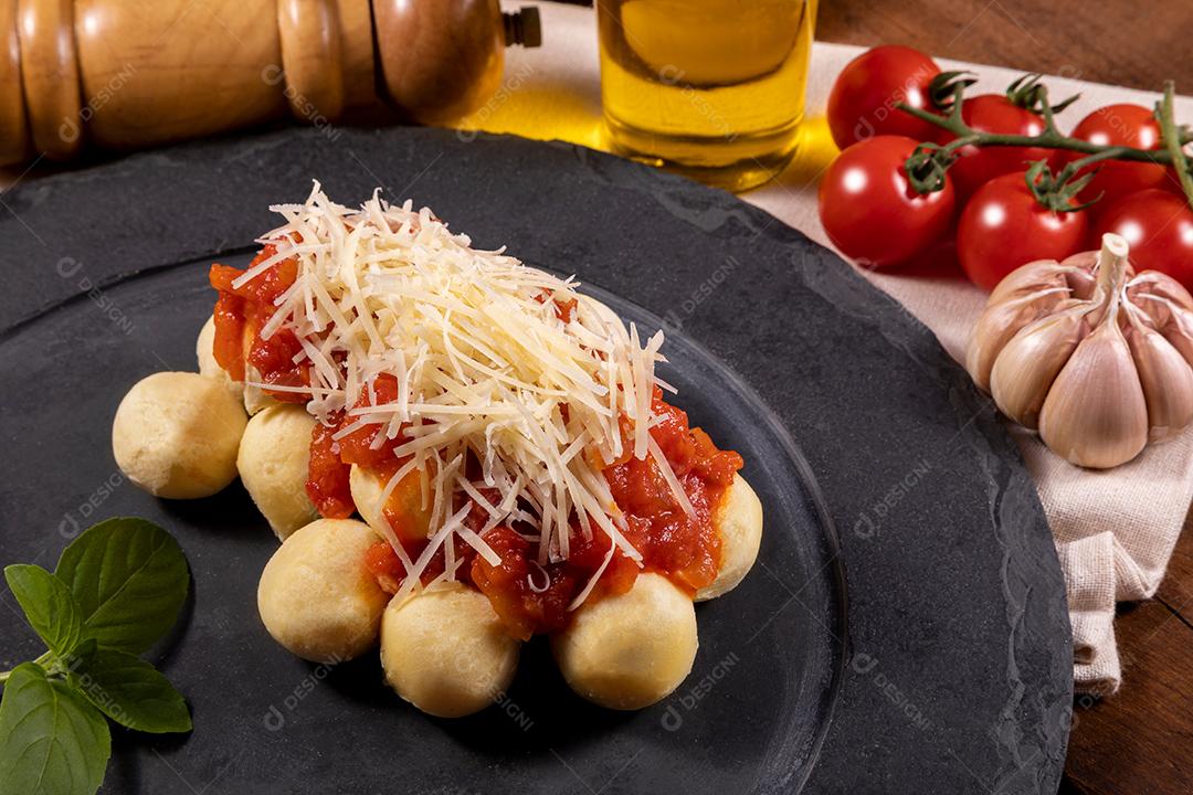 Restaurante Nhoque Vermelho E Bolonhesa Imagem JPG