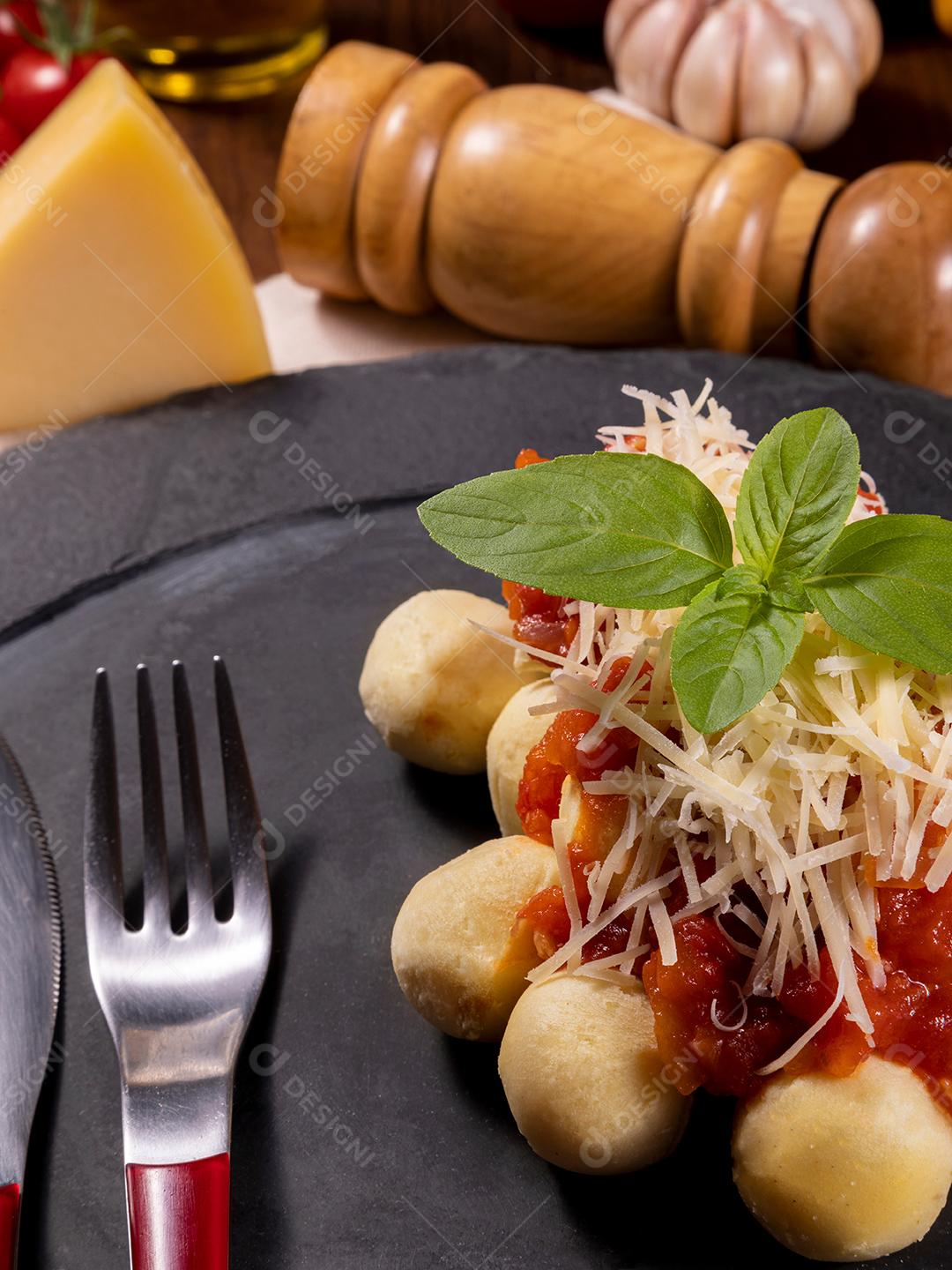 Restaurante Nhoque Vermelho E Bolonhesa Imagem JPG