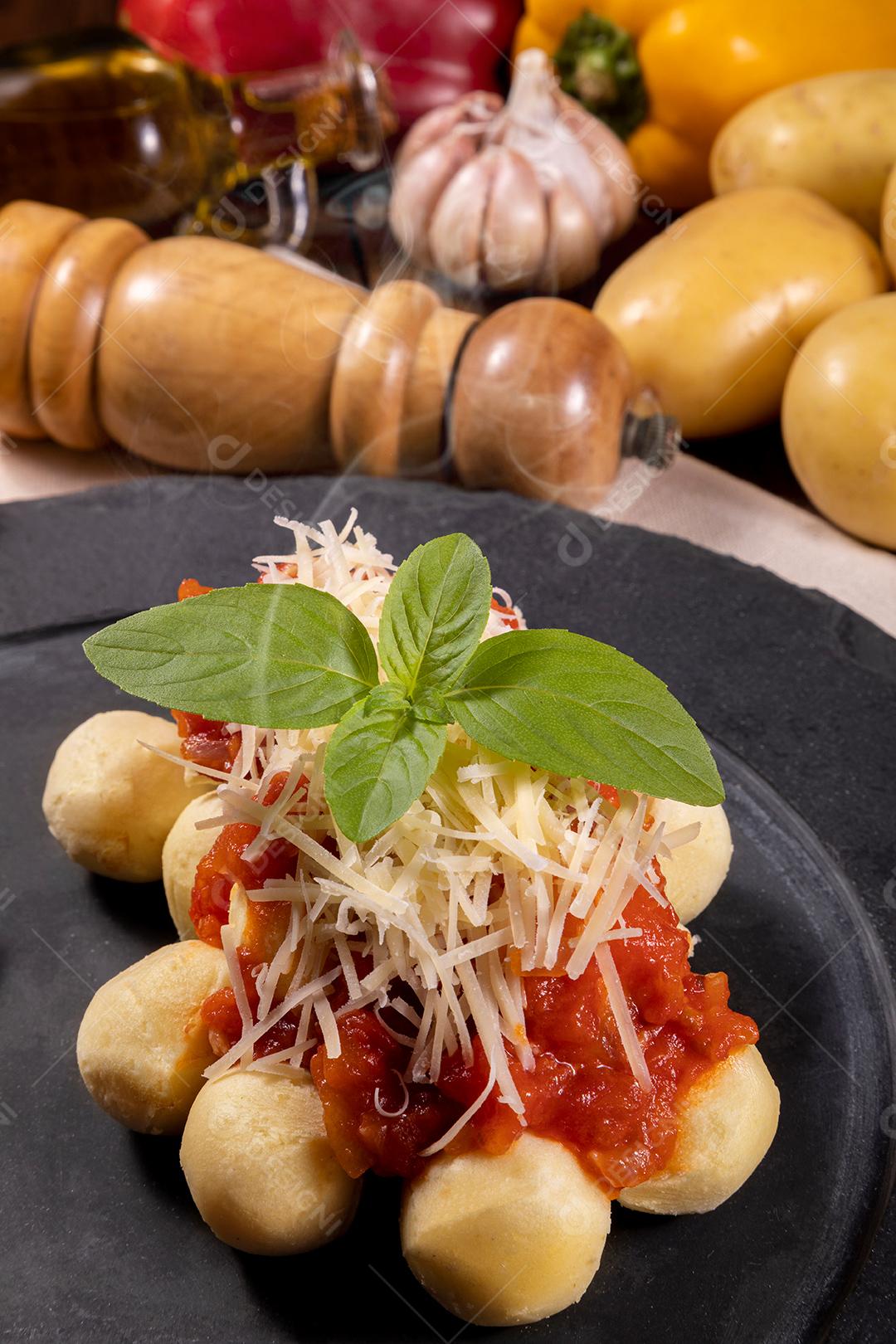 Restaurante Nhoque Vermelho E Bolonhesa Imagem JPG