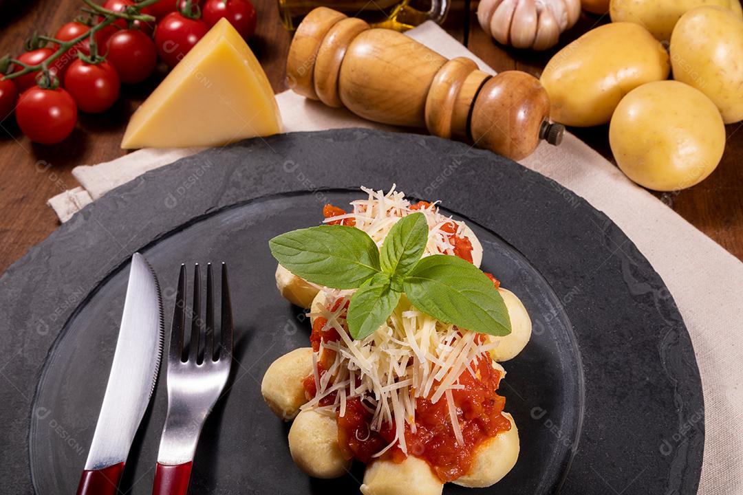 Restaurante Nhoque Vermelho E Bolonhesa Imagem JPG