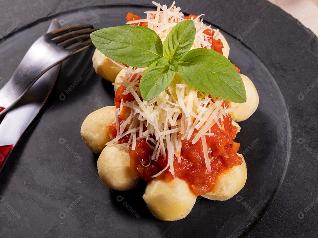 Restaurante Nhoque Vermelho E Bolonhesa Imagem JPG