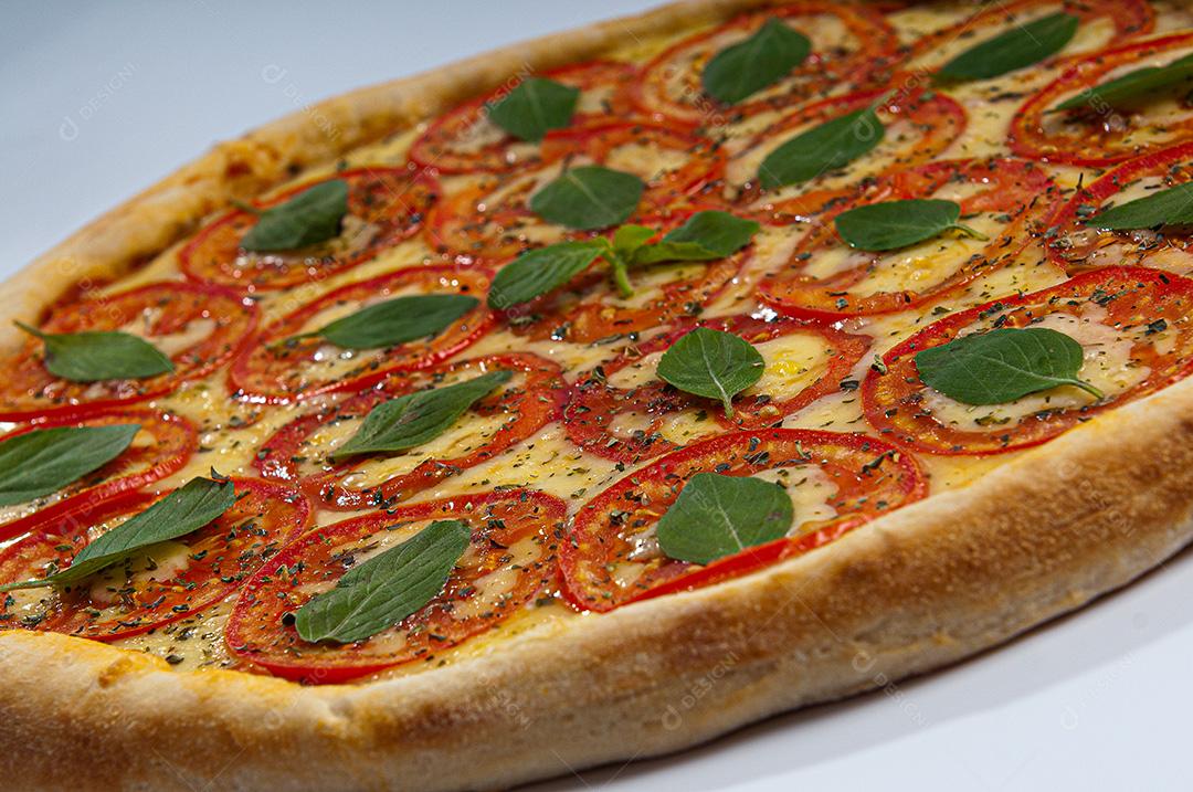 Pizza Margherita Em Fundo Branco