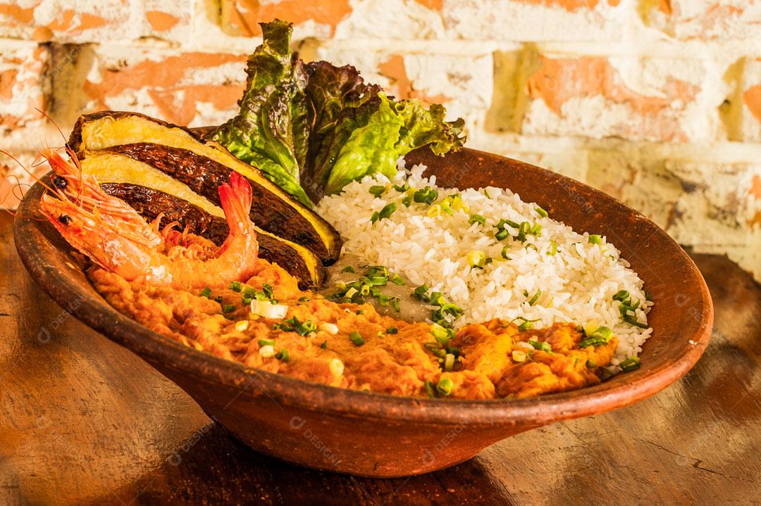 Prato de Comida Japonesa Encima de Mesa  Imagem JPG