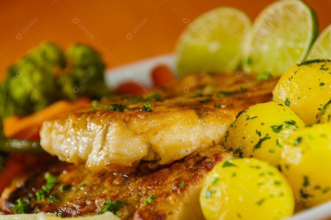 Prato de Comida Japonesa Sushi Imagem JPG