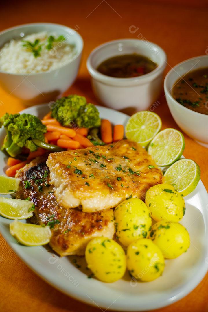 Prato de Comida Japonesa Sushi Imagem JPG