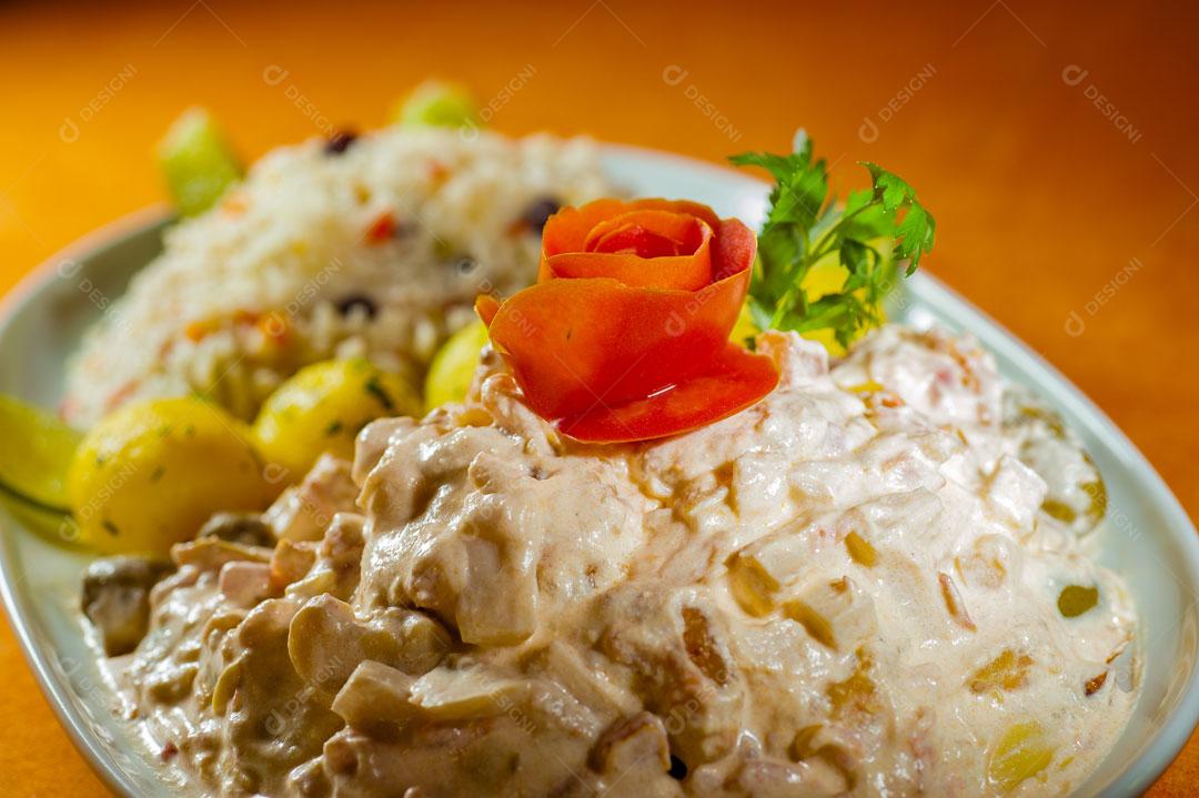 Prato de Comida Japonesa Sushi Imagem JPG