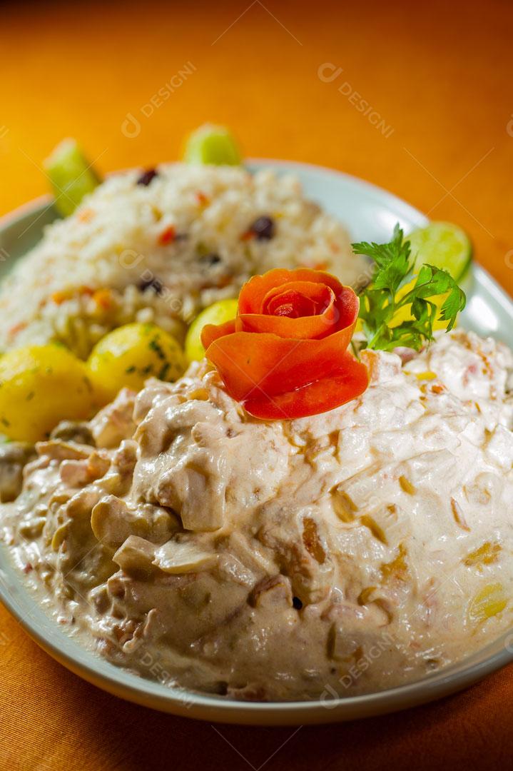 Prato de Comida Japonesa Sushi Imagem JPG