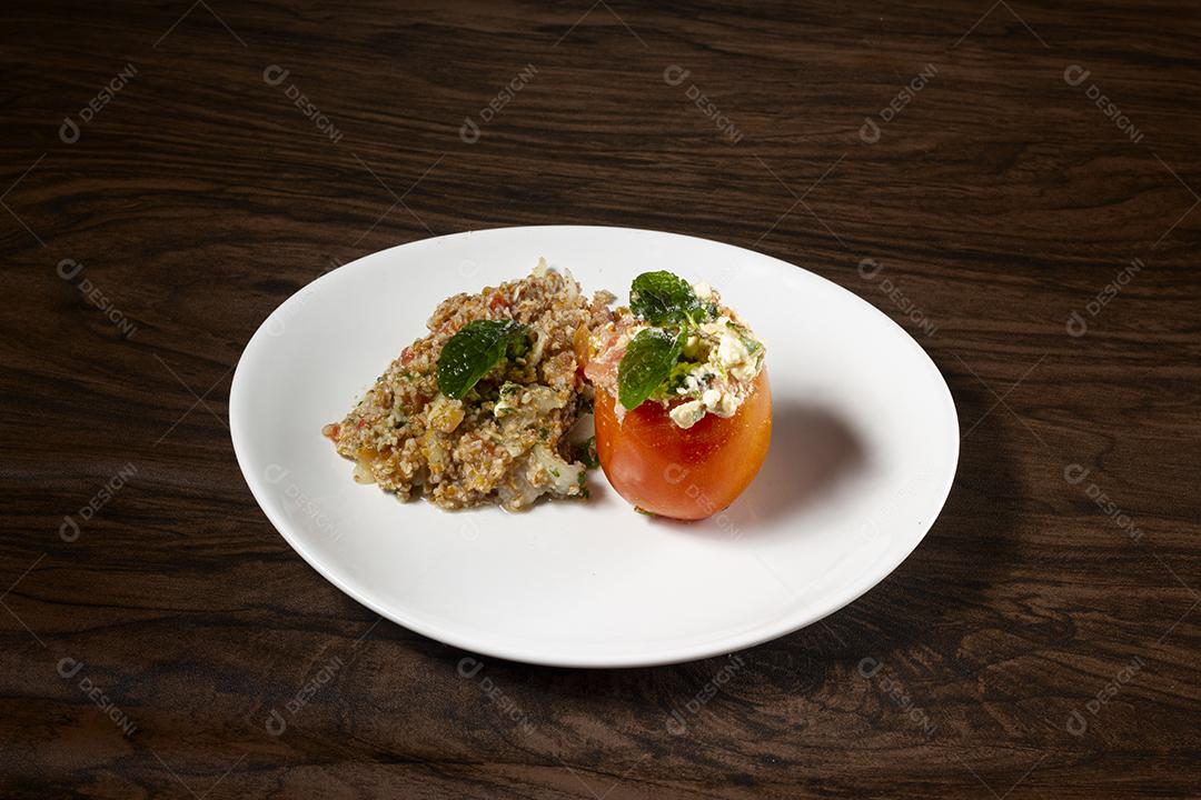 Salada Tabula Com Tomate Recheado. Comida Vegetariana. Tradicional Imagem JPG