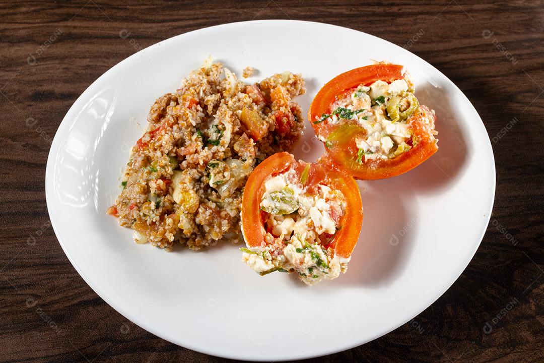 Salada Tabule Com Tomate Recheado Comida Vegetariana Imagem JPG