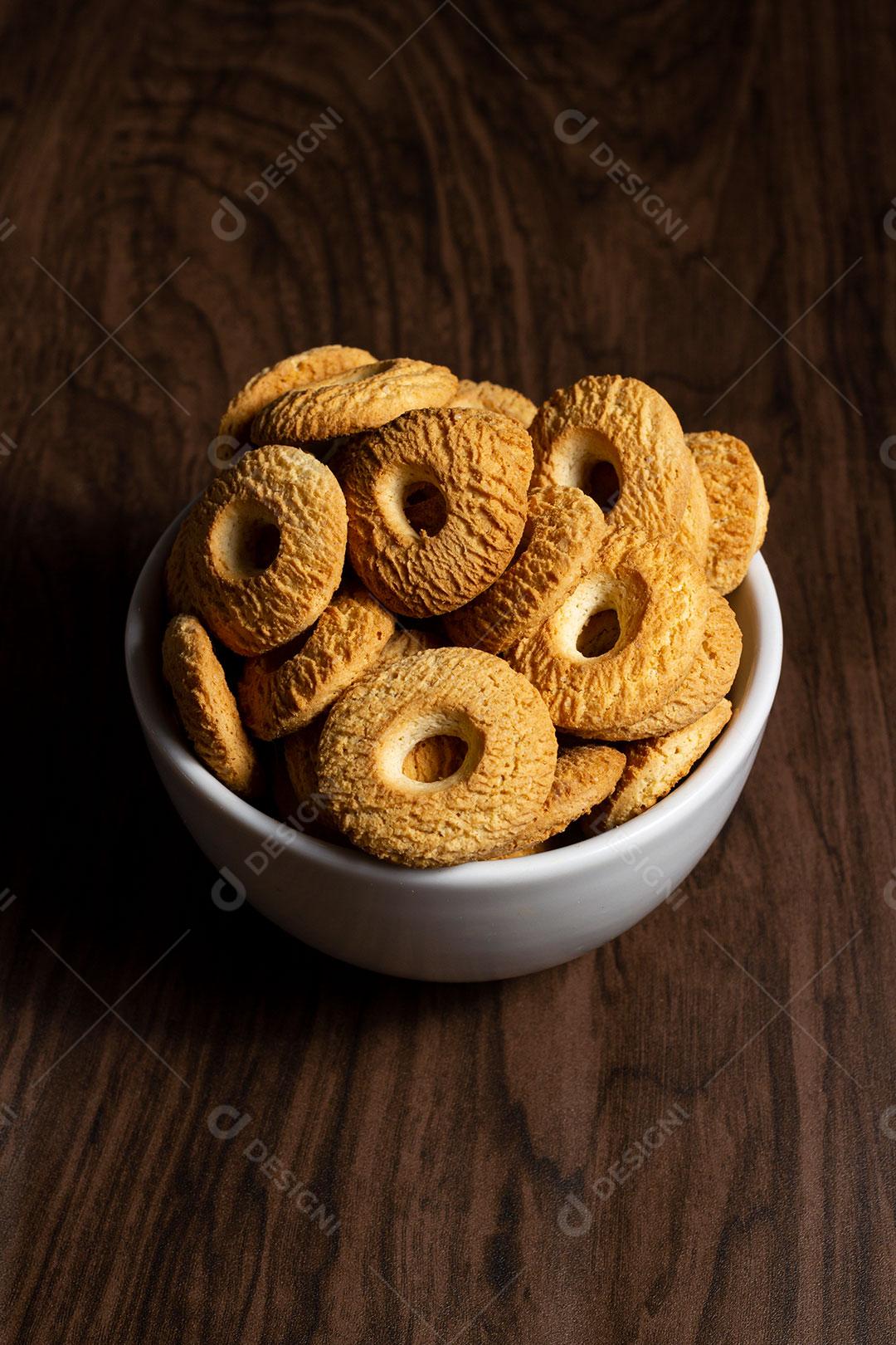 Biscoitos de Coco Anel Servidos Em Uma Tigela Imagem JPG