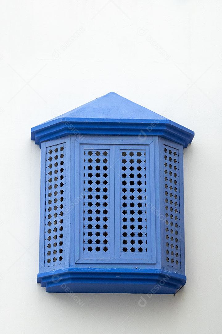 Foto Janela Árabe Madeira Azul Parede Branca Imagem JPG