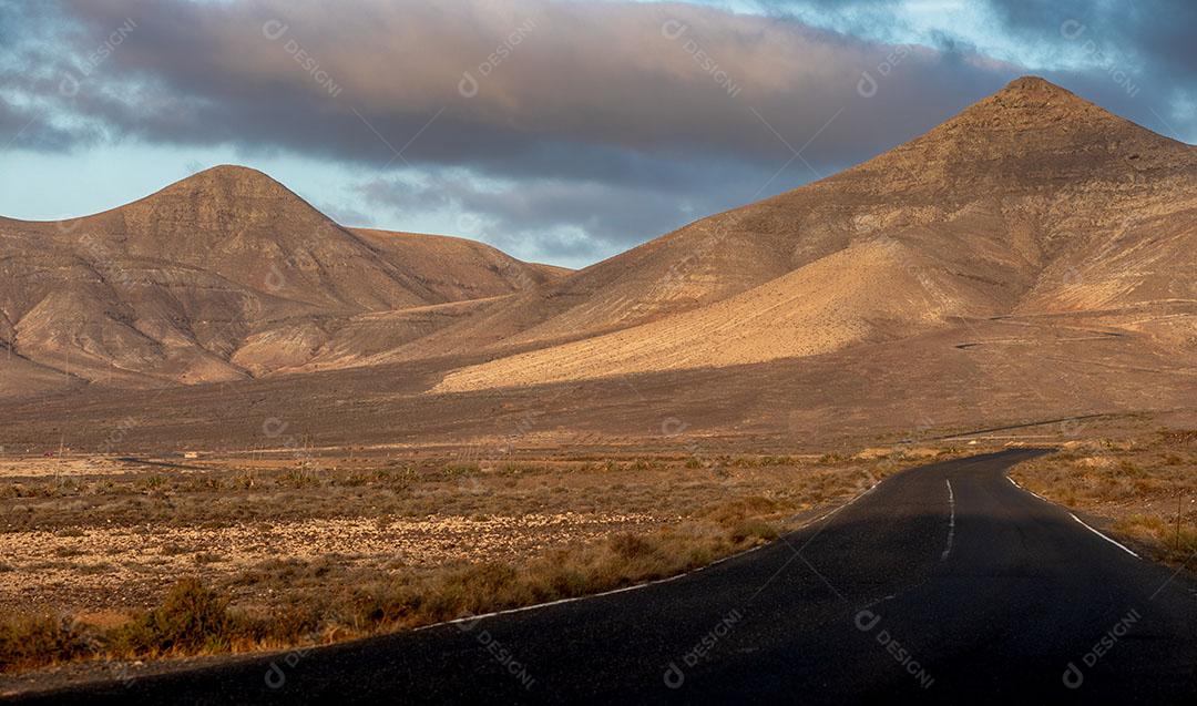 Foto Paisagem Desértica Montanhas Vulcânicas Fuerteventura Ilhas Canárias Imagem JPG