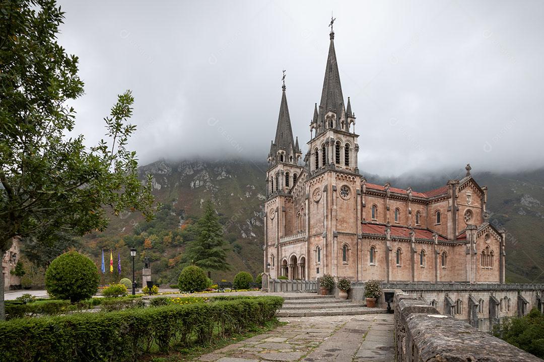 Foto Basílica Santuário Covadonga Imagem JPG