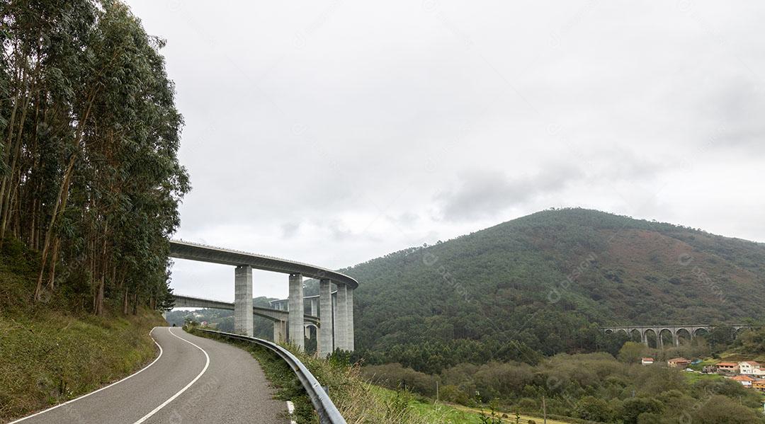 Foto Pontes Sobre Vales Astúrias Espanha Imagem JPG