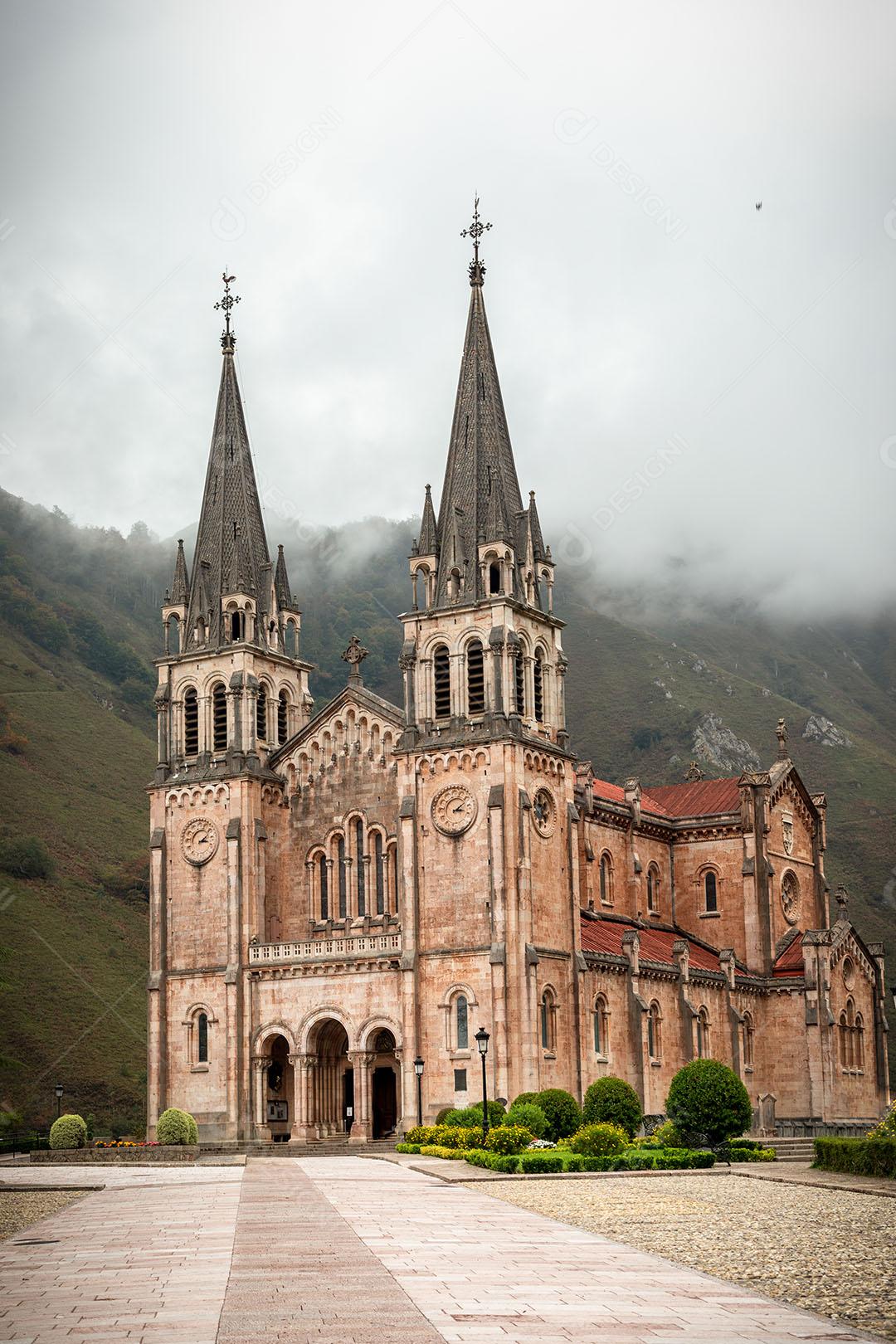 Foto Basílica Santuário Covadonga Espanha Imagem JPG
