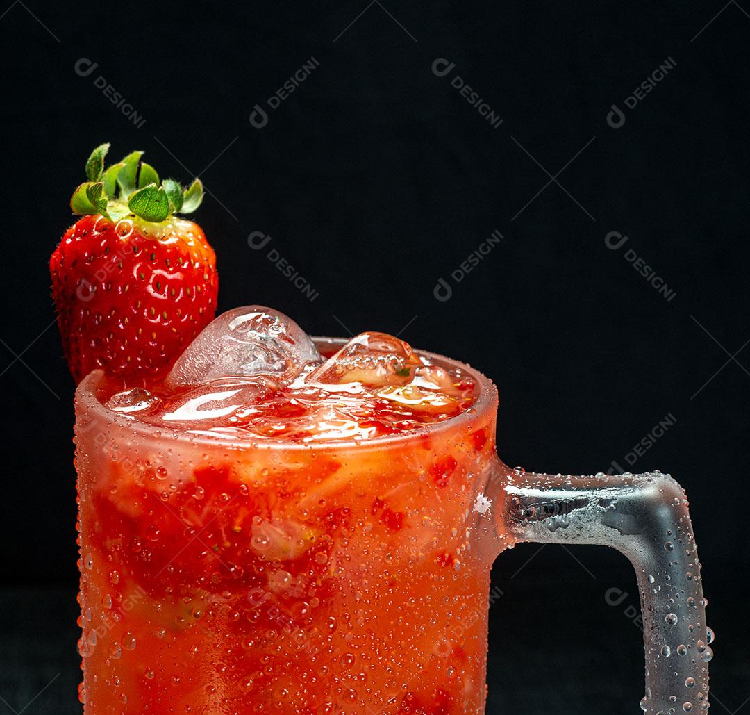 Foto Bebida Morango Gelada Fundo Preto Imagem JPG
