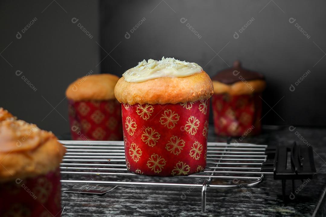 Cupcake Com Recheio De Coco Panettone De Natal Imagem JPG