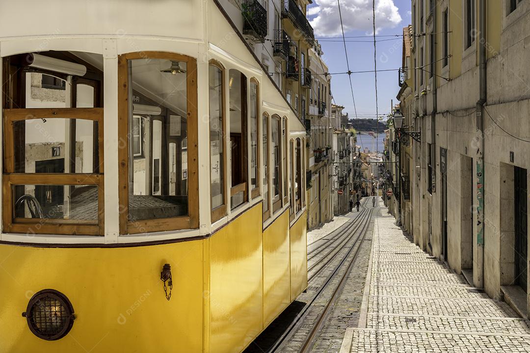 Foto Elevador Típico Amarelo Cidade Lisboa Imagem JPG