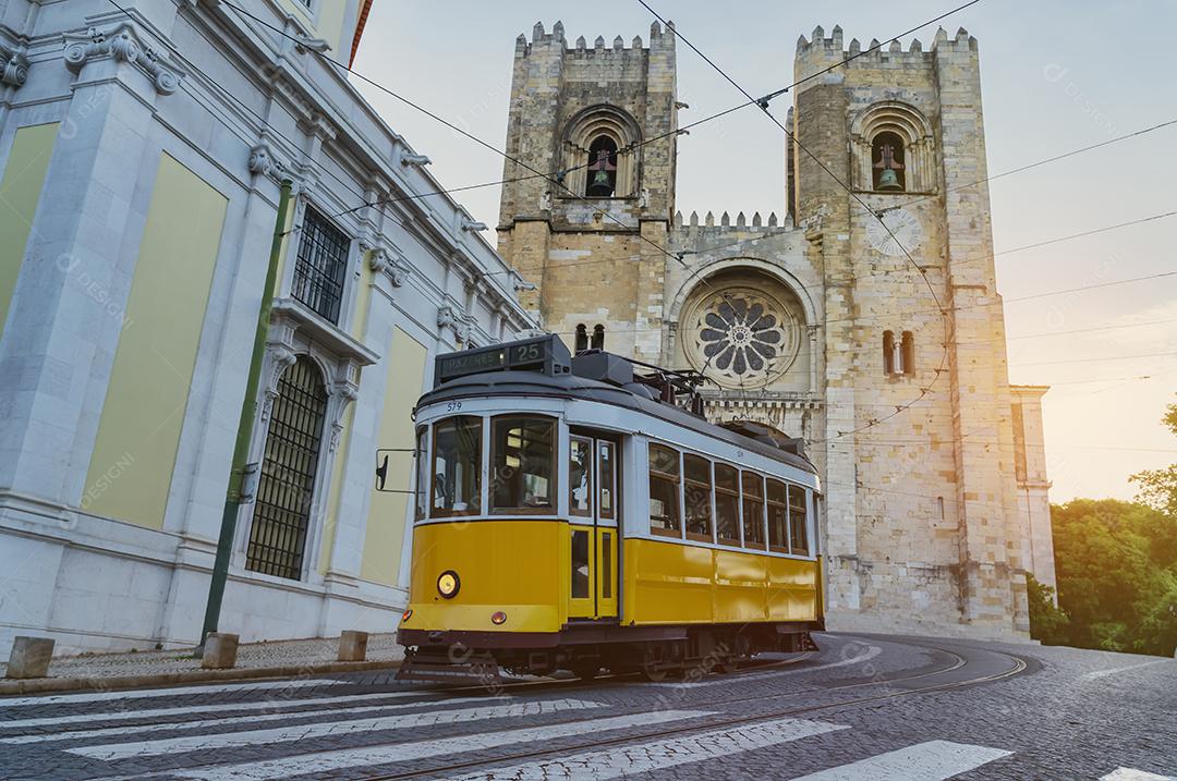 Foto Elevador Típico Amarelo Cidade Lisboa Imagem JPG