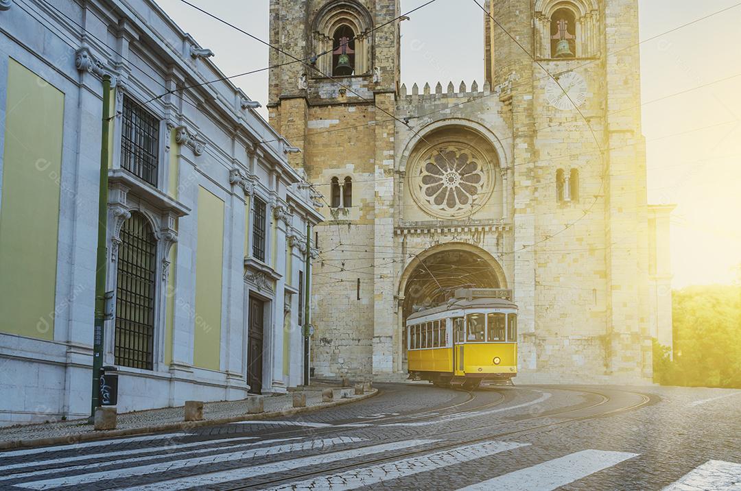 Foto Elevador Típico Amarelo Cidade Lisboa Imagem JPG