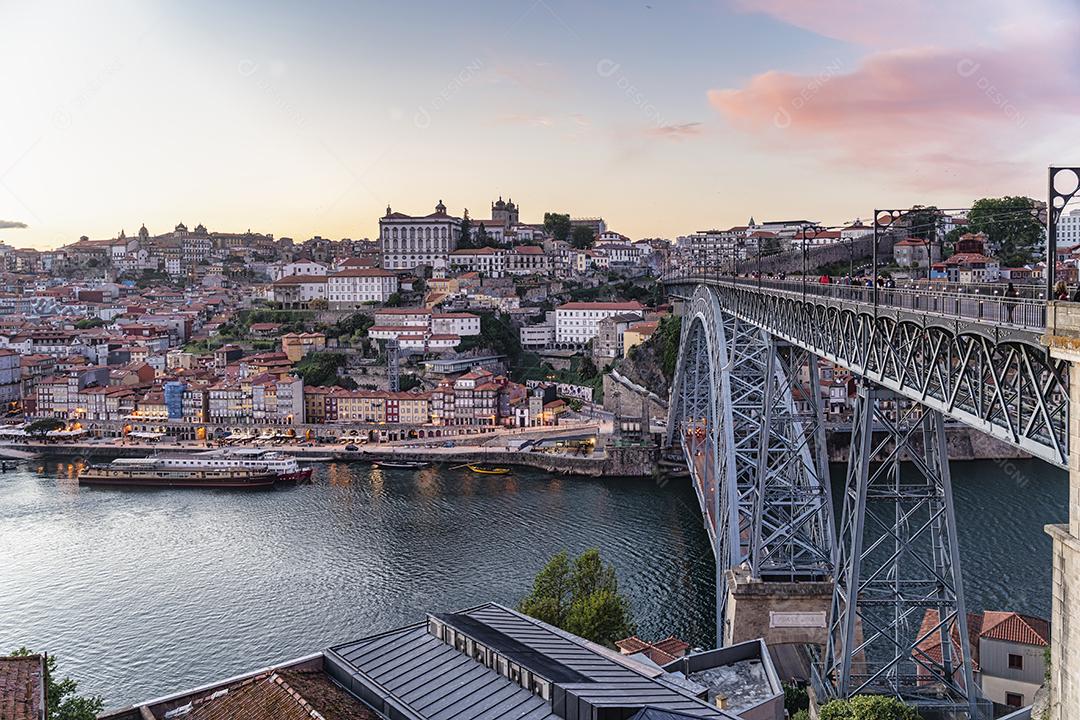 Foto Metro Porto Passar Sobre Ponte Ferro Imagem JPG