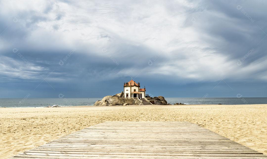 Pedra No Meio Do Mar Portugal Imagem JPG