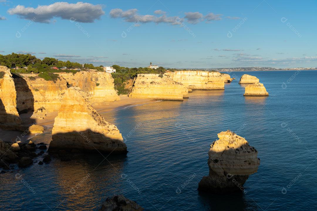 Falésias Douradas Pelo Sol Imagem JPG