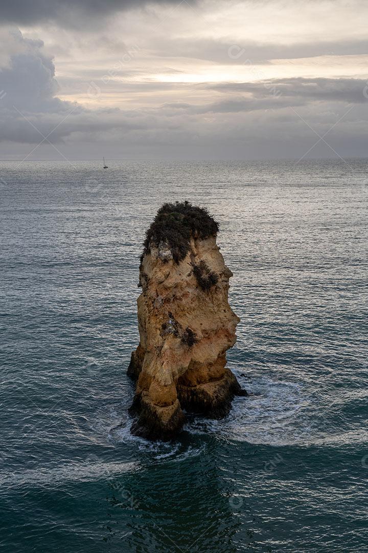 Foto Ilhota Pedra Praia Dona Ana Céu Dramático Lagos Algarve Portugal Imagem JPG