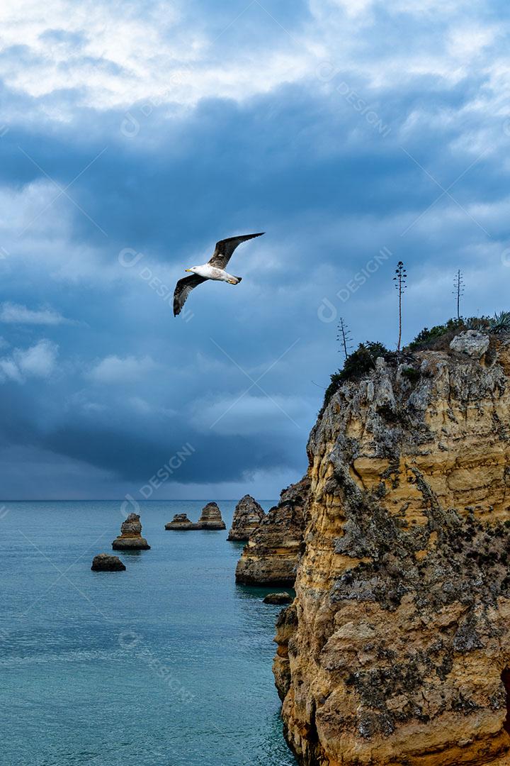 Foto Ilhota Pedra Praia Dona Ana Céu Dramático Lagos Algarve Portugal Imagem JPG