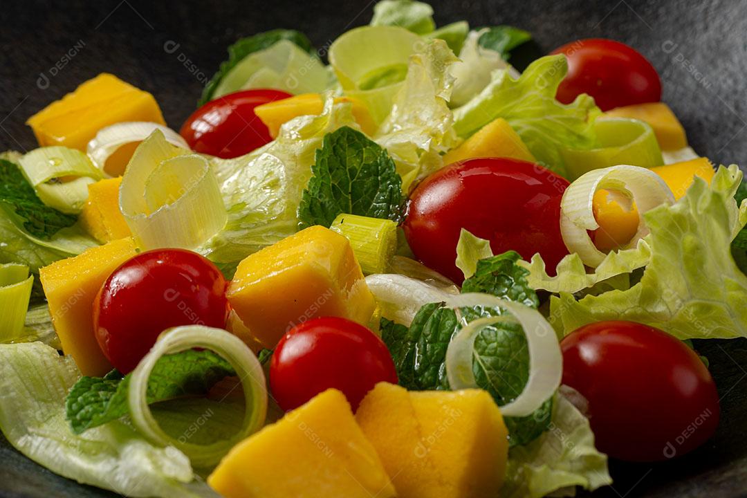 Foto Salada Tropical Servida Alface Tomate Imagem JPG