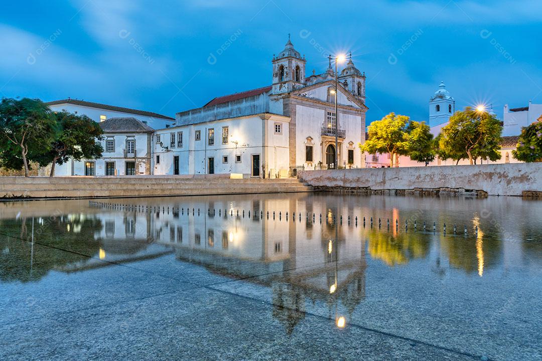 Foto Vista Praça Principal Lagos Portugal Igreja Santa Maria Refletida Água Fonte Imagem JPG