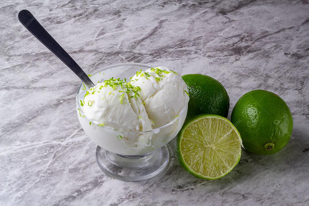 Sorvete de Limão Com Iogurte Fatia de Limão e Limão JPG