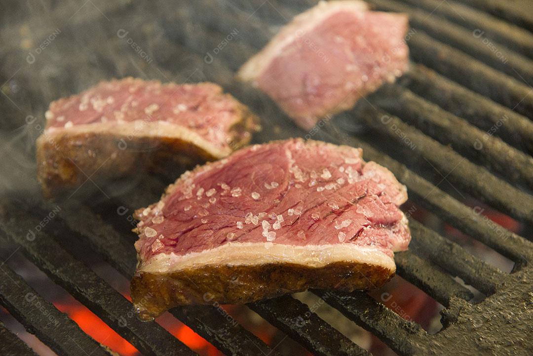Foto Bife Fatias Churrasco Assando Brasa Forma Churrasco Consumida Imagem JPG