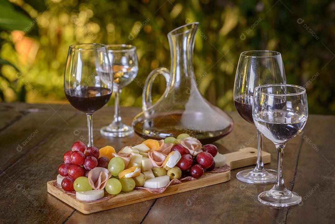 Foto Bandeja Fria Copos Vinho Branco Mesa Madeira Ceia Natal Imagem JPG