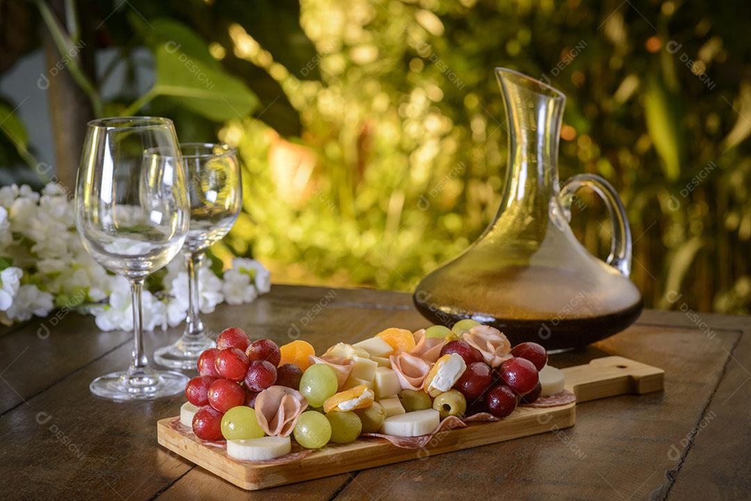 Foto Bandeja Fria Copos Vinho Branco Mesa Madeira Ceia Natal Imagem JPG