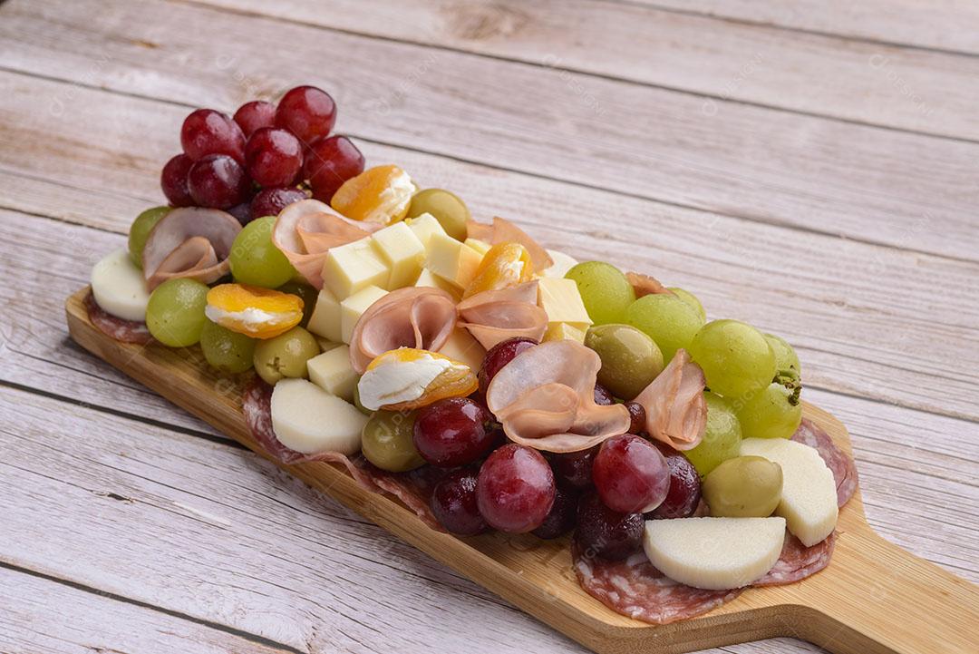 Foto Bandeja Fria Copos Vinho Branco Mesa Madeira Ceia Natal Imagem JPG