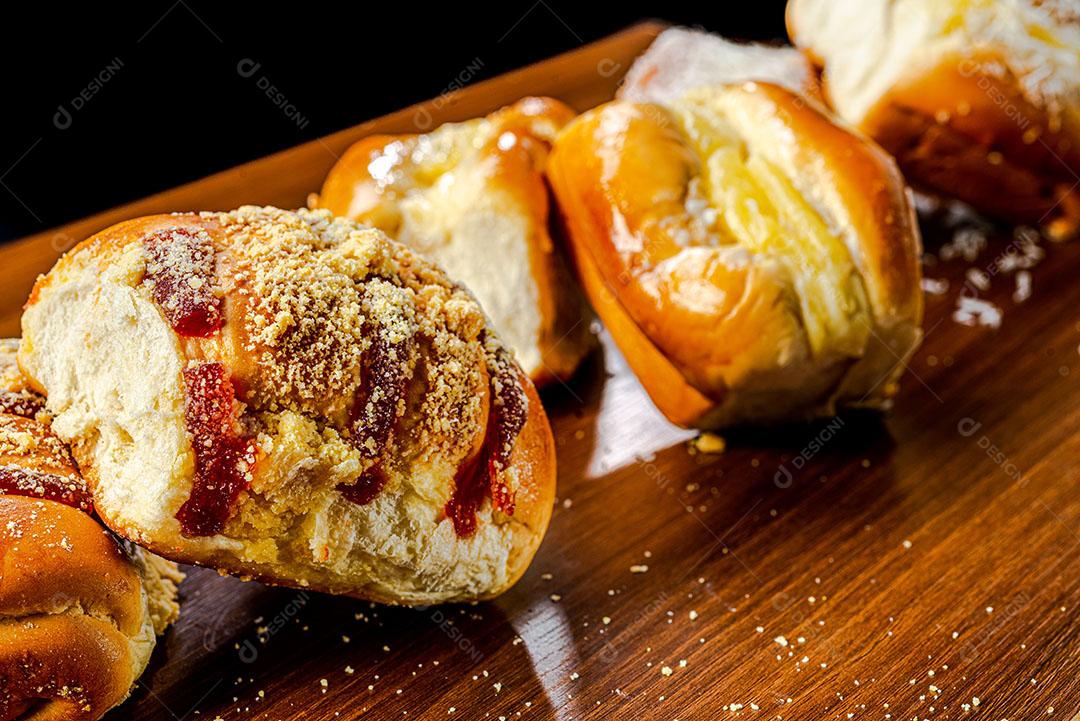 Foto Comida Pão Recheado Doce Encima Mesa Imagem JPG