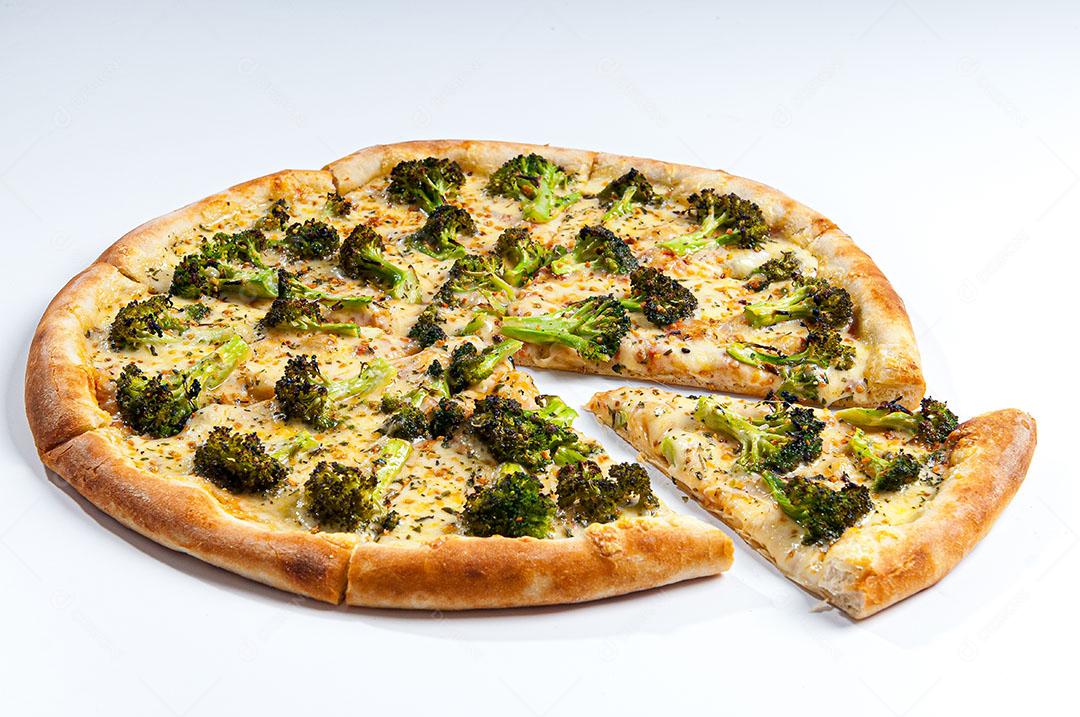 Pizza de Brócolis Temperada Com Alho e Frango Com Molho de Tomate. Pizza Brasileira Imagem JPG