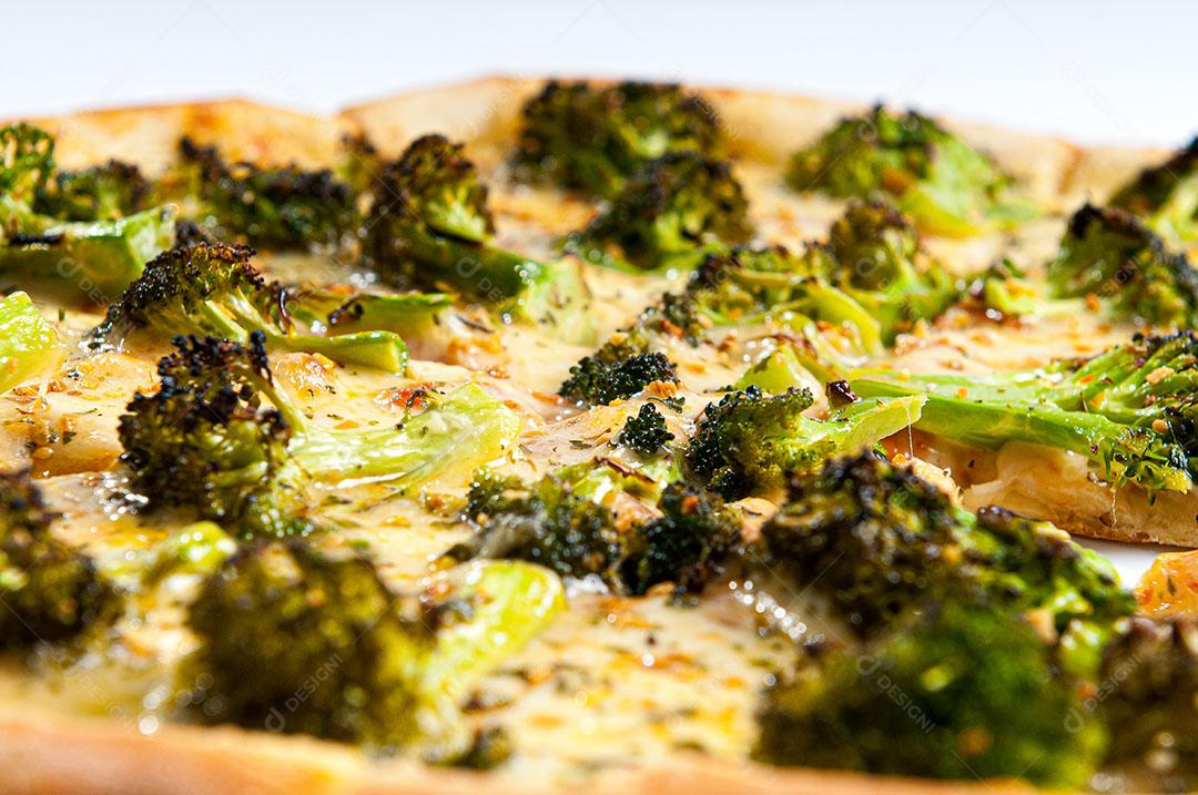 Pizza de Brócolis Temperada Com Alho e Frango Com Molho de Tomate. Pizza Brasileira Imagem JPG
