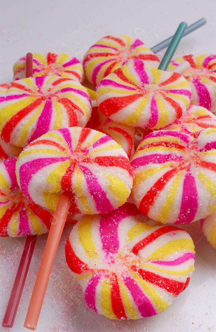 Foto Pirulito Artesanal Colorido Sobre Fundo Branco Imagem JPG